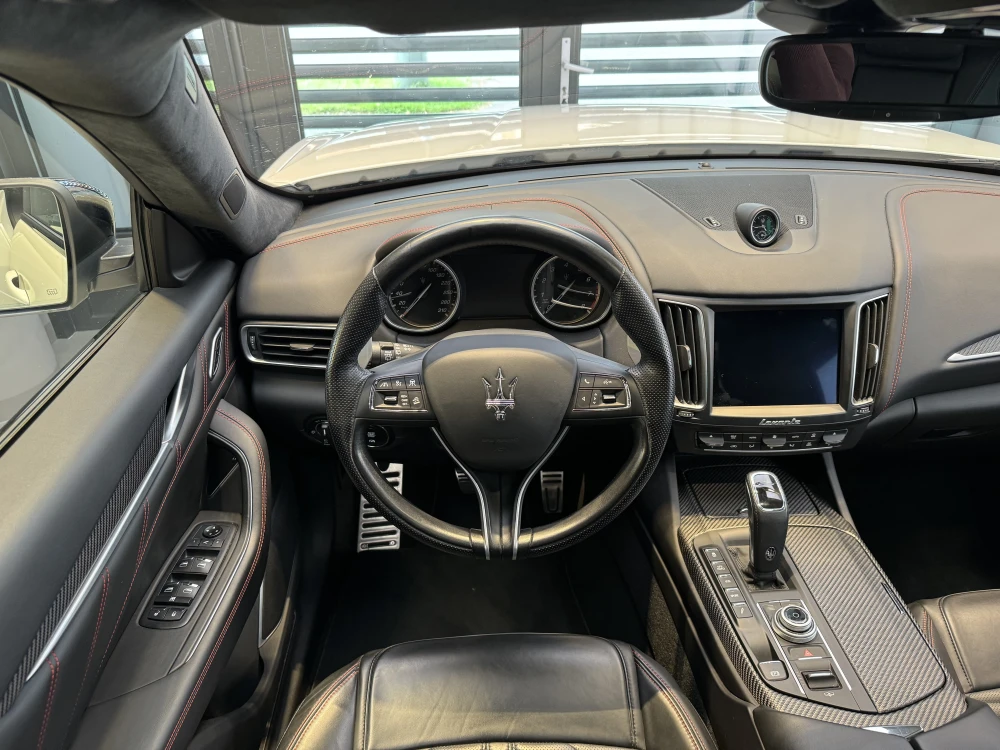 Maserati Levante foto 16