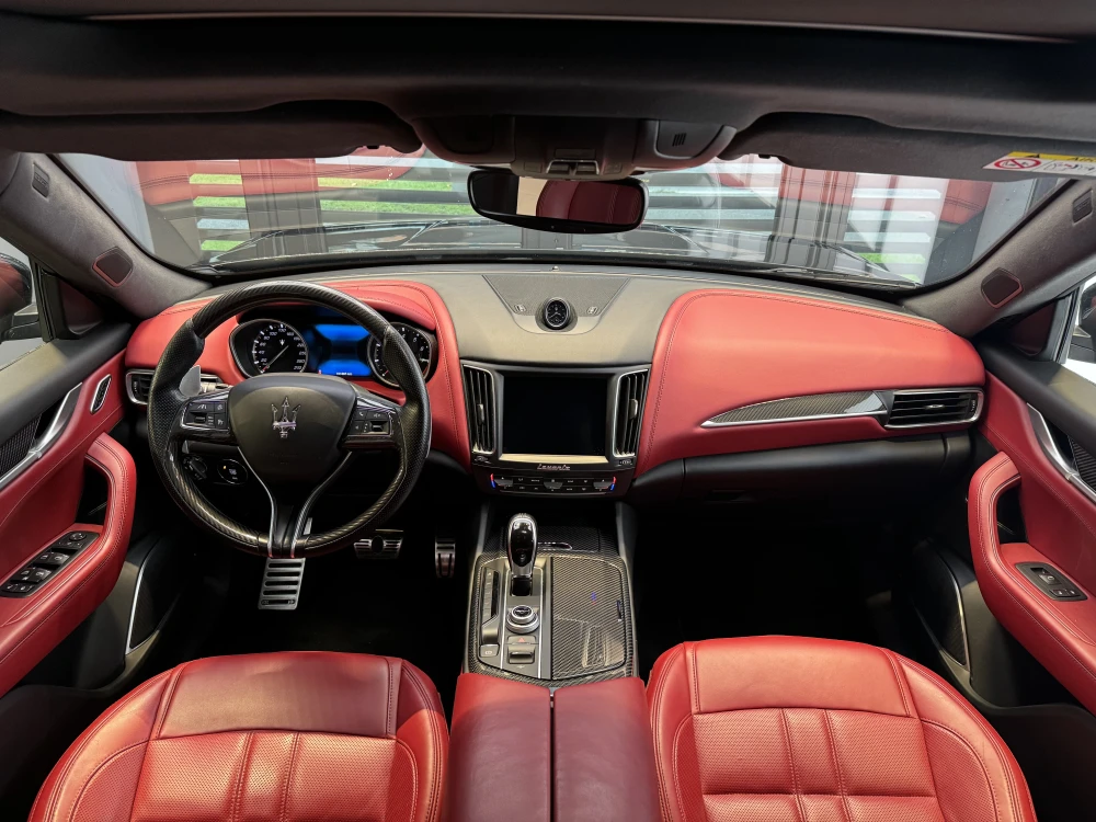 Maserati Levante foto 12